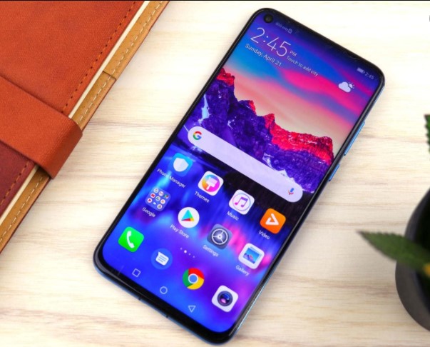 Офіційний представник Huawei публічно заявив, що смартфони Huawei, випущені до травня 2019 року і оснащені сервісами Google Play, продовжать отримувати всі оновлення і збережуть доступ до американського магазину додатків.